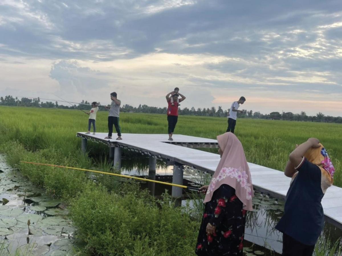 Kurau Inn Farmstay Kuala Kurau Bagian luar foto