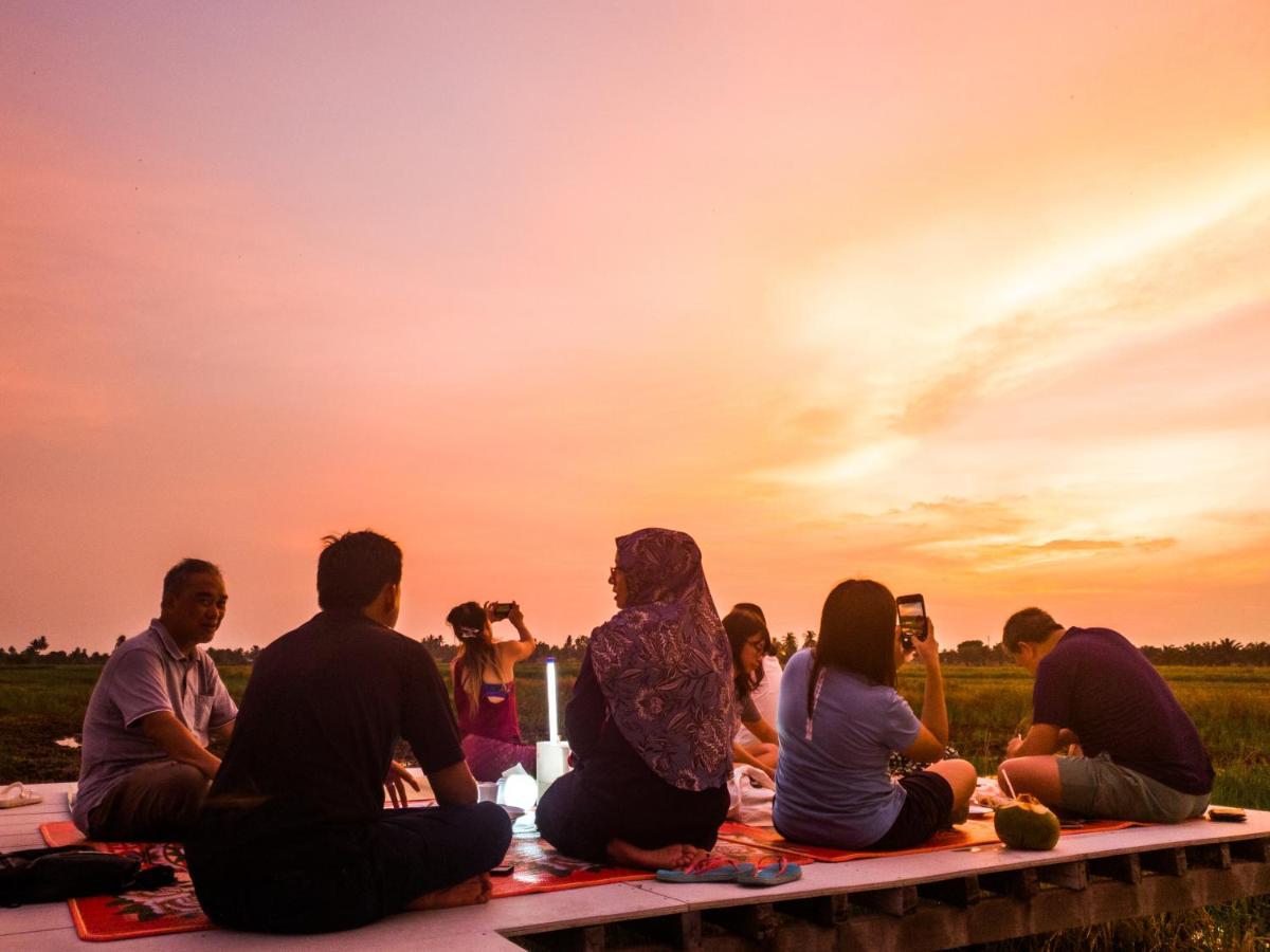 Kurau Inn Farmstay Kuala Kurau Bagian luar foto