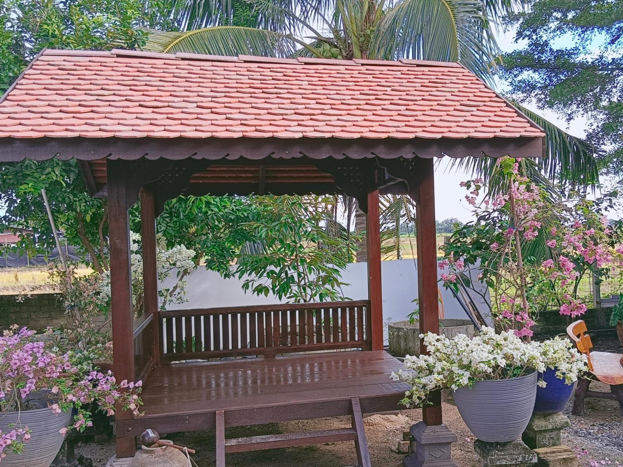 Kurau Inn Farmstay Kuala Kurau Bagian luar foto