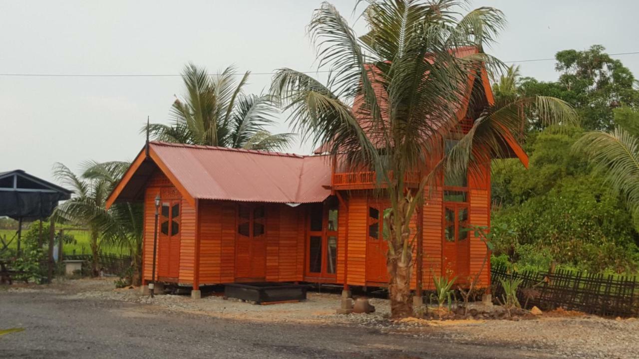 Kurau Inn Farmstay Kuala Kurau Bagian luar foto
